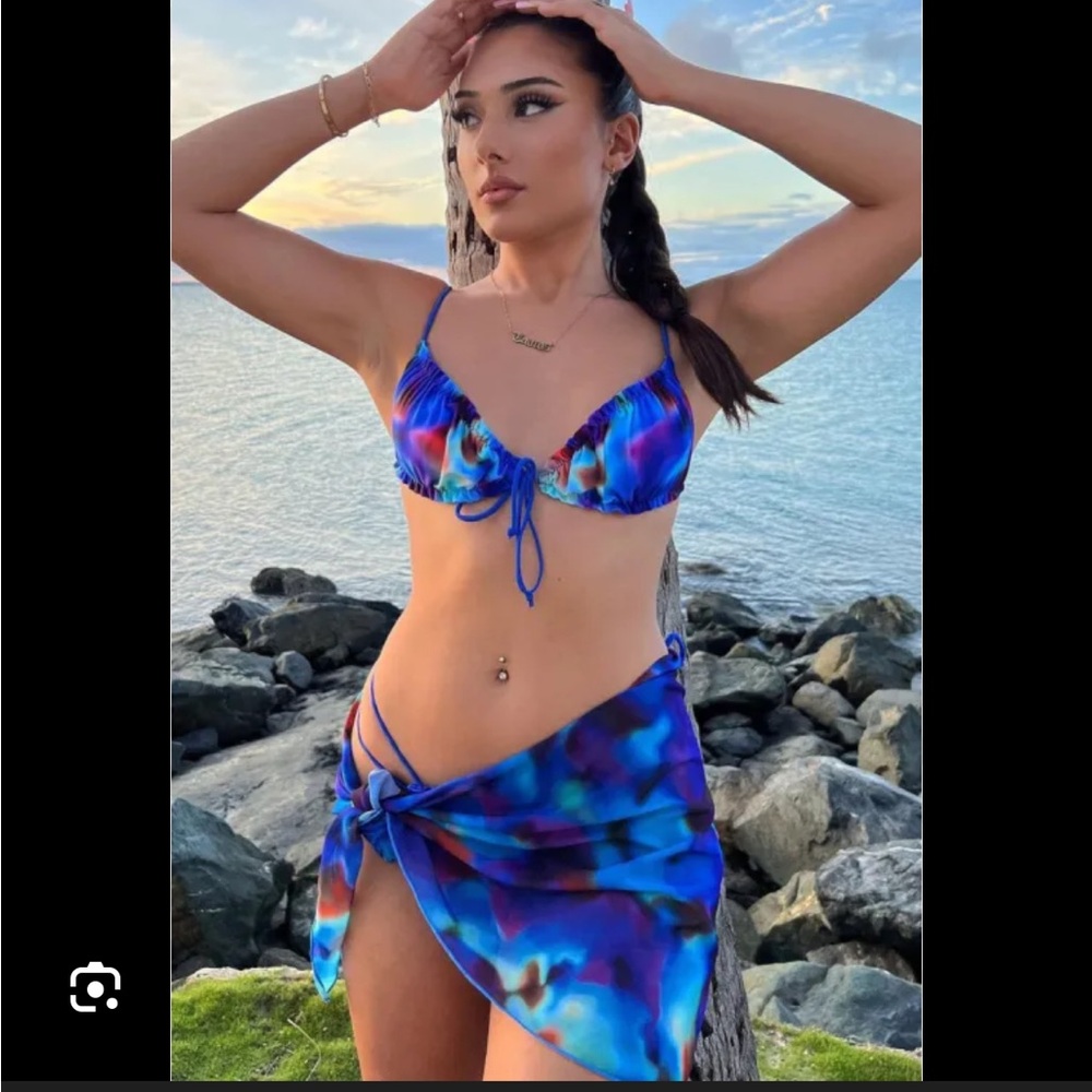 White Fox Swim bikini set - top size small bottom size medium - multicolor